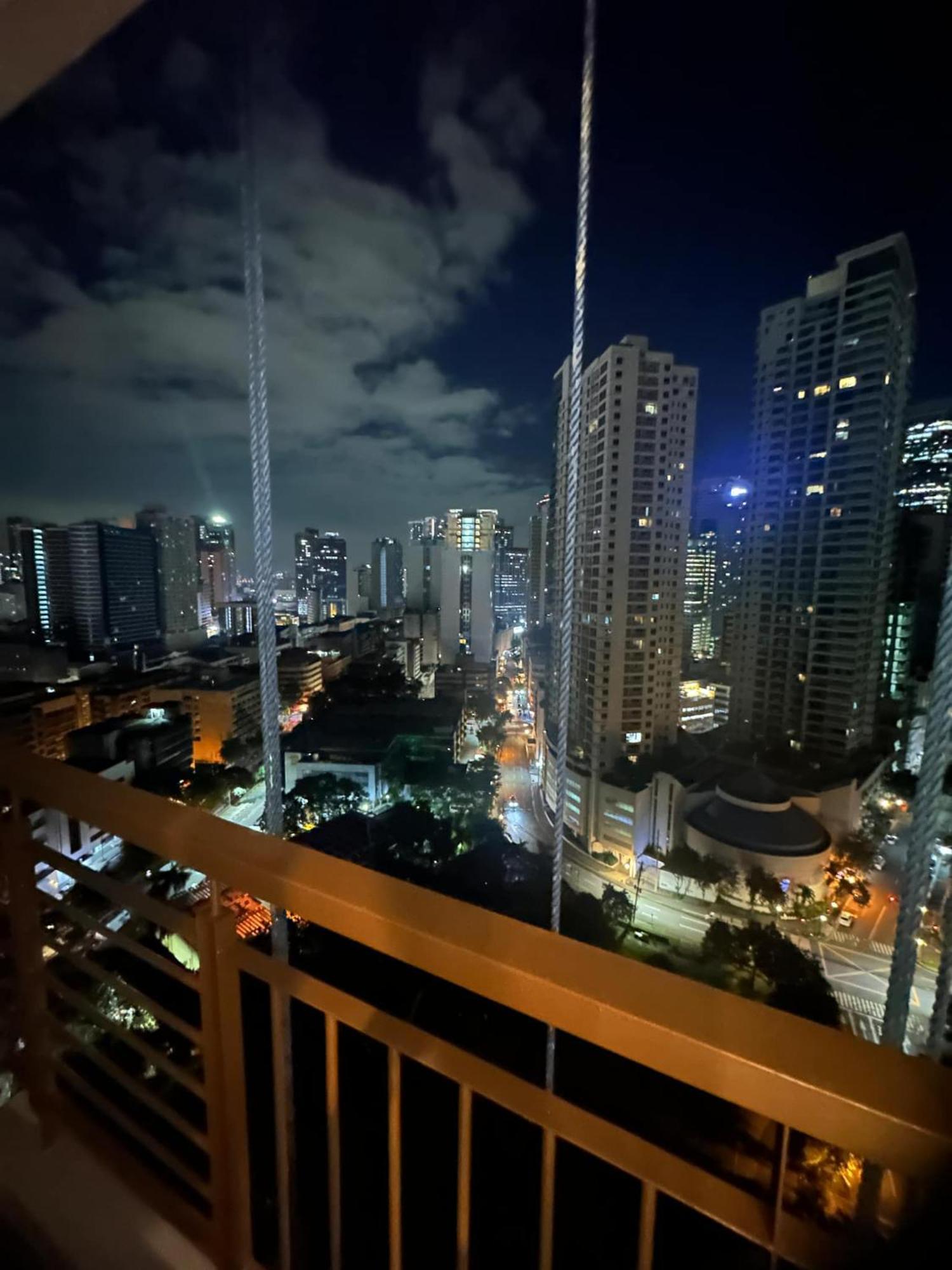 Cozy Place With City View At Greenbelt Makati Manila Bagian luar foto